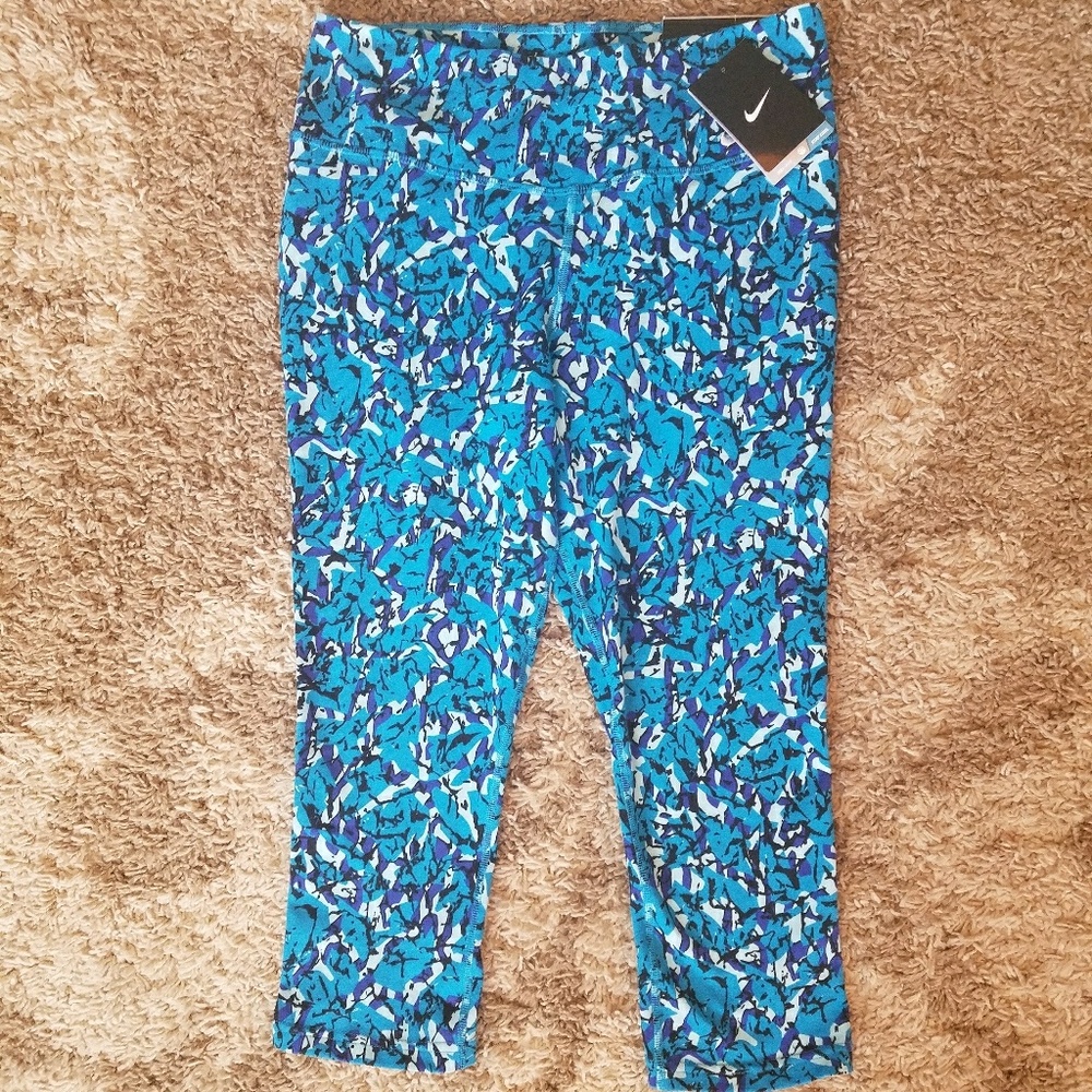 Nike Dri Fit Tight fit Leggings/Capris